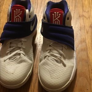 Kyrie Irving shoes size 6Y